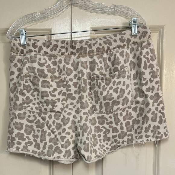 Cheetah shorts - Picture 2 of 2